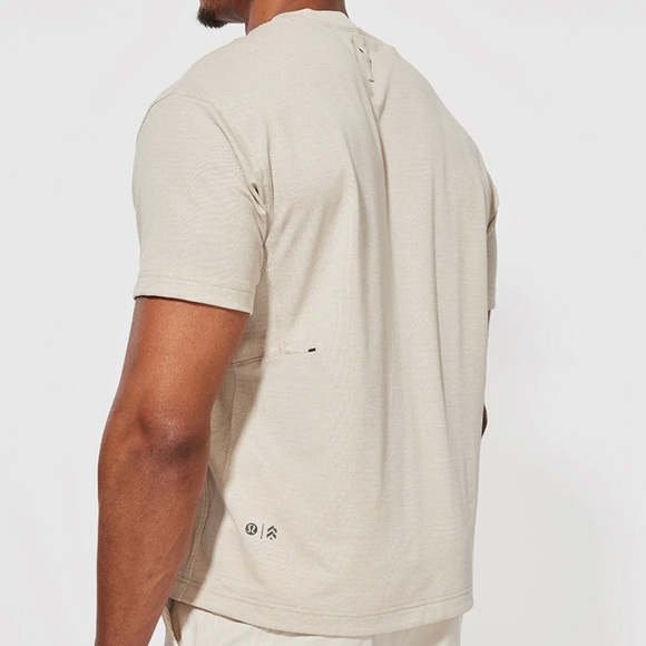 FINAL RESTOCK! Mens Lululemon LINEN RELAXED FIT TRAIN SS, MSRP $78 - Picture 8 of 11